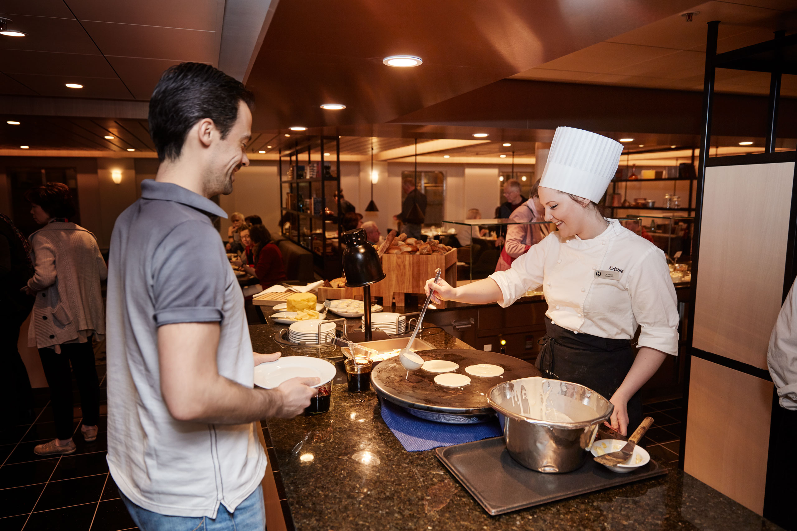 Fine dining during Worksploring @ sea by Hurtigruten. Image by Simon Skreddernes